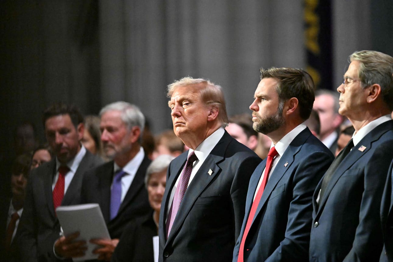 Yhdysvaltain presidentin Donald Trump muisteli Grahamia muistotilaisuudessa pitämässään puheessa.
