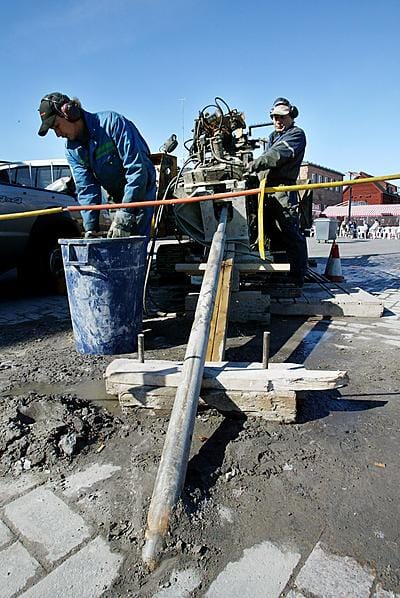 Kaupungilla tehtiin maaperätutkimuksia kallioparkkia varten vuonna 2005.