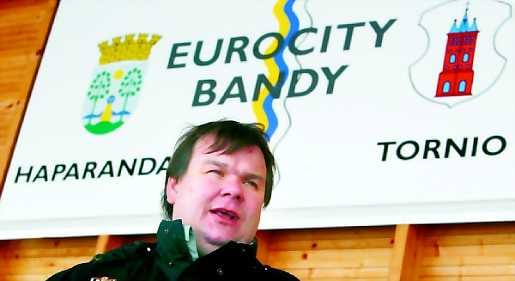 Rajayhteistyön kannattaja. Eurocity Bandy pelaa Ruotsin sarjassa ja ToPV Ruotsin puolella. Markku Taramaalla on näppinsä pelissä molemmissa seuroissa.