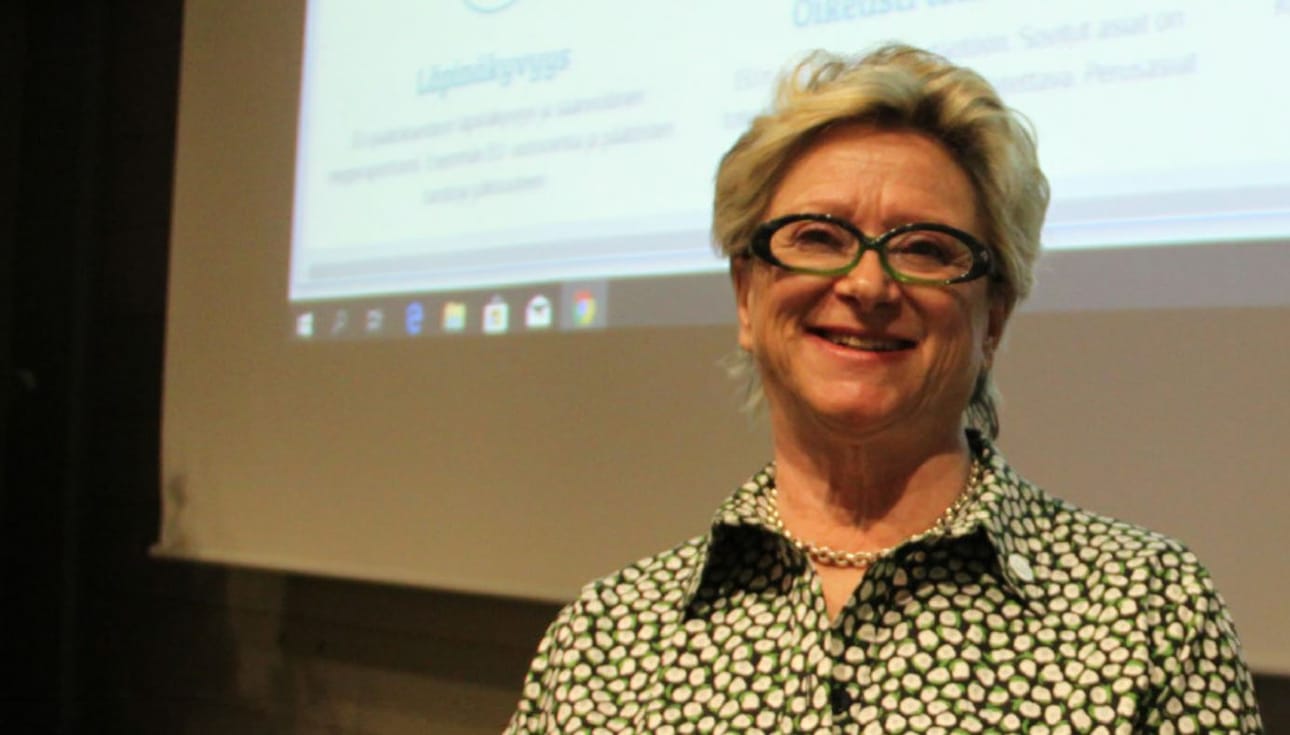 Kuusamolaistaustainen Pirkko Vihko on tyytyväinen kokoomuksen saavuttamaan vaalitulokseen.
