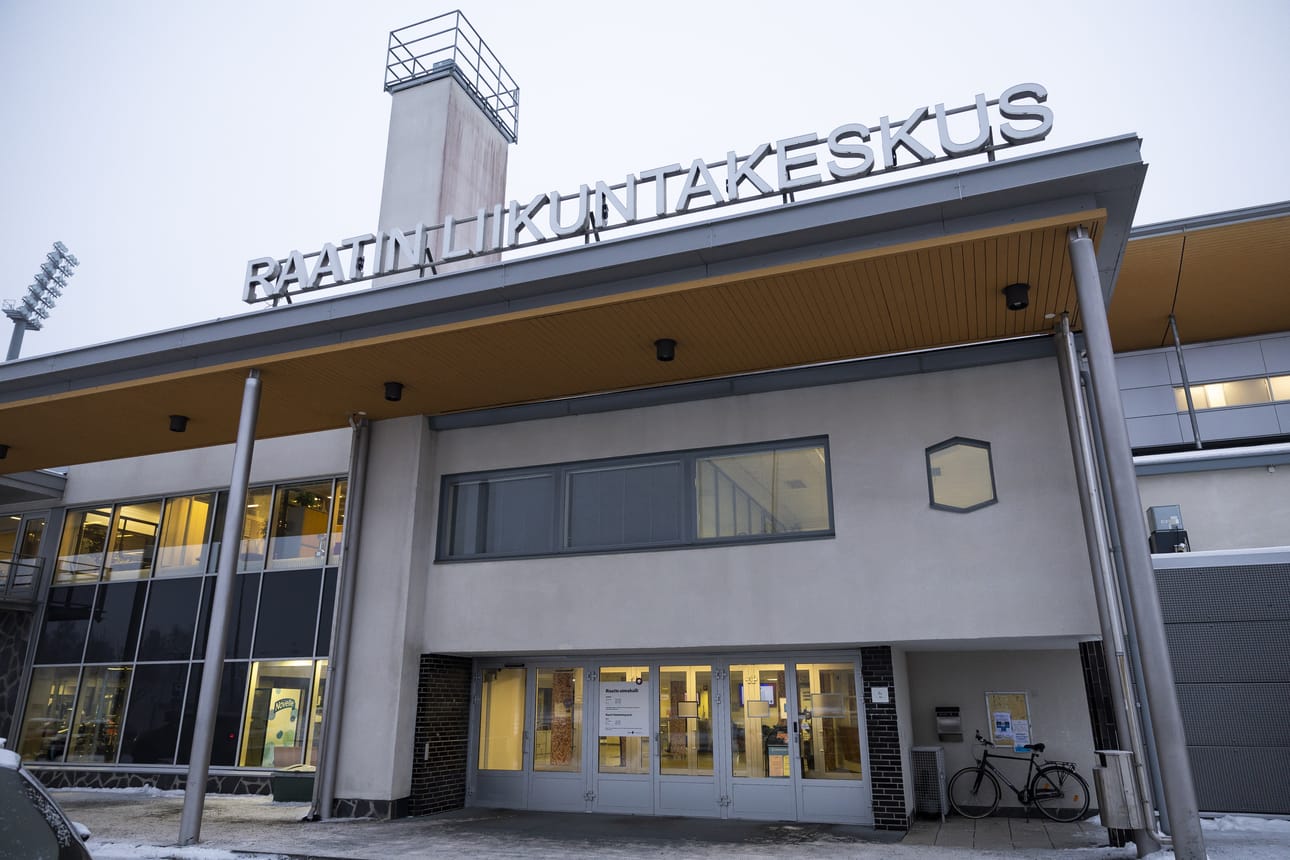 Uiminen Raatin uimahallissa on loppumassa Oulun palveluverkkouudistuksen myötä. Tulevaisuudessa tiloissa harrastettaisiin sisäliikuntaa.