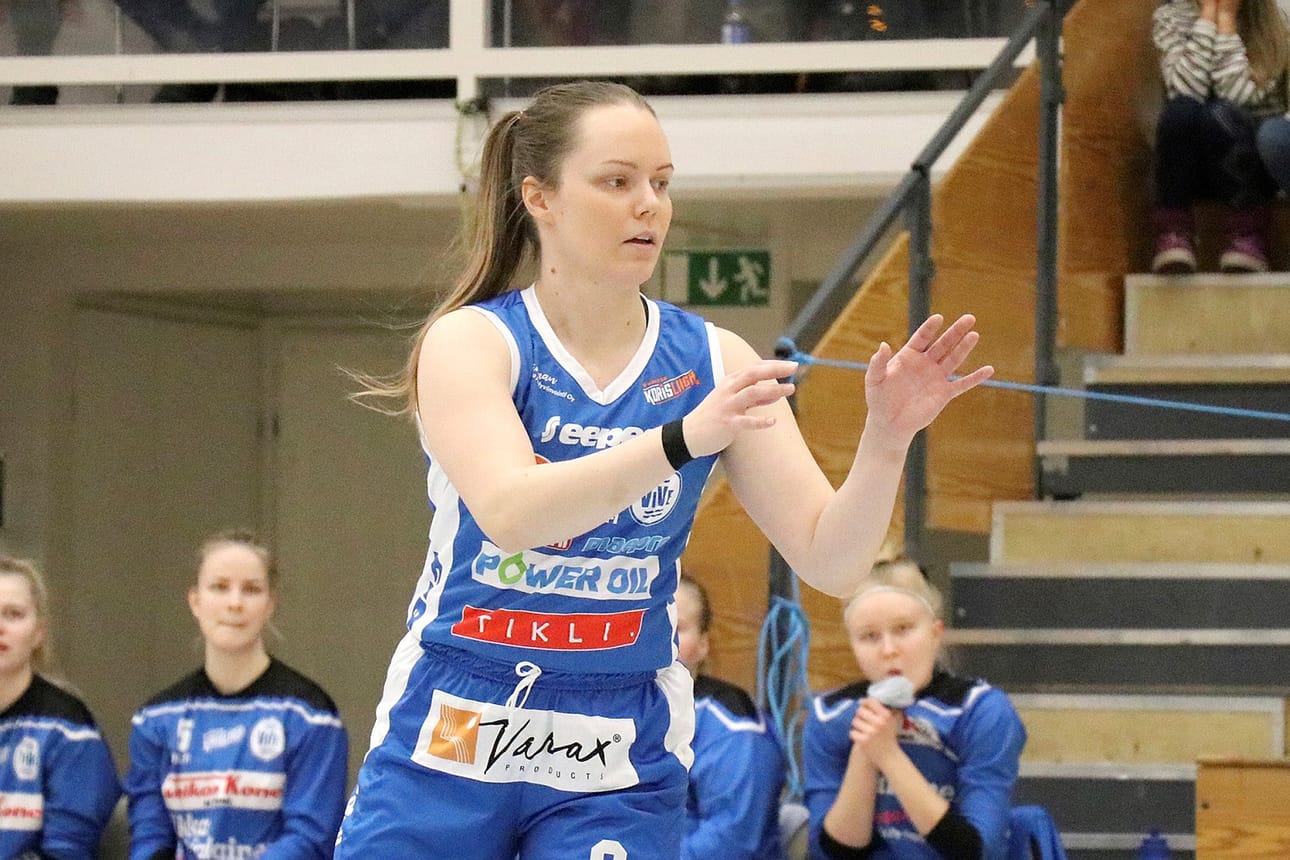 Riikka Kujala aloittaa kymmenennen liigakautensa Vedon paidassa.