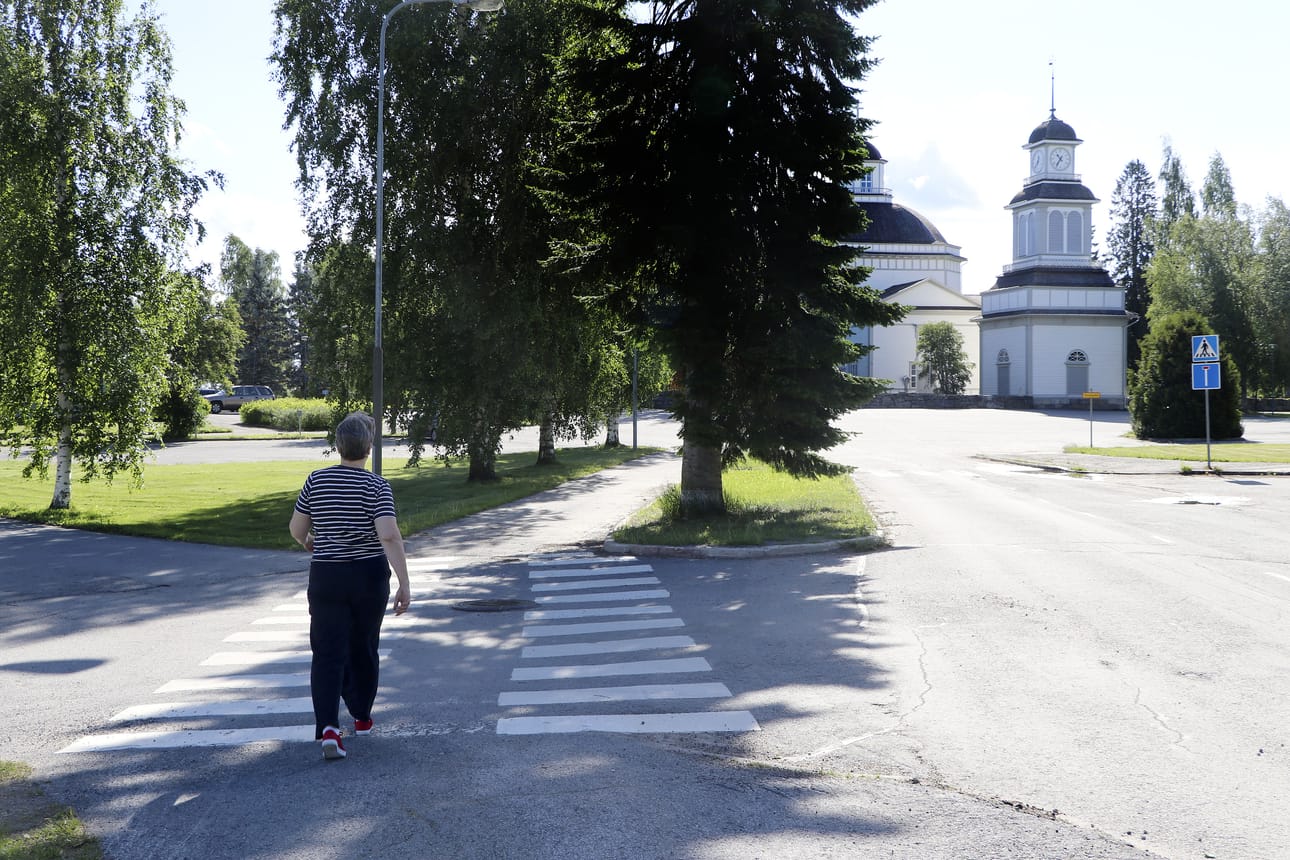Mukavia kävelyreittejä riittää Alajärvelläkin. Kävely on hyvää liikuntaa ja jo pienikin askelmäärän lisääminen tuo positiivia terveysvaikutuksia, jos askelmäärät ovat aiemmin jääneet pieniksi.