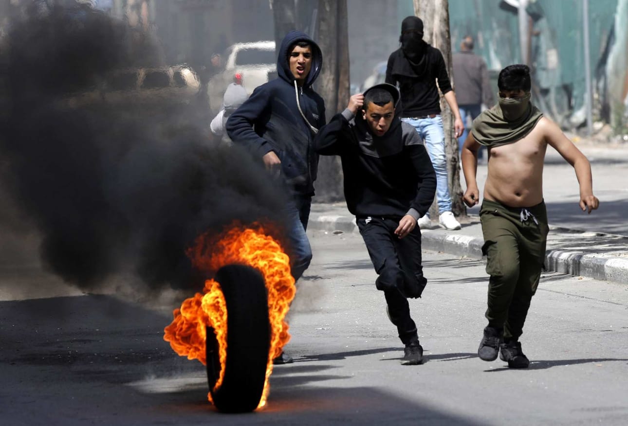 Ainakin 16 ihmistä on kuollut Gazan kaistan ja Israelin rajan mielenosoituksissa pääsiäisviikonlopun aikana.