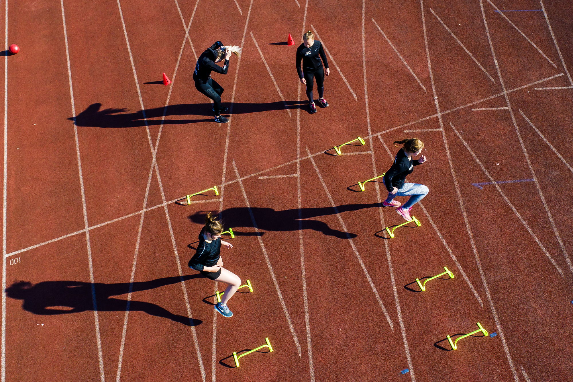 Raahen urheiluakatemian nuoret pääsevät syksyisin ja keväisin Koivuluodon yleisurheilukentälle.