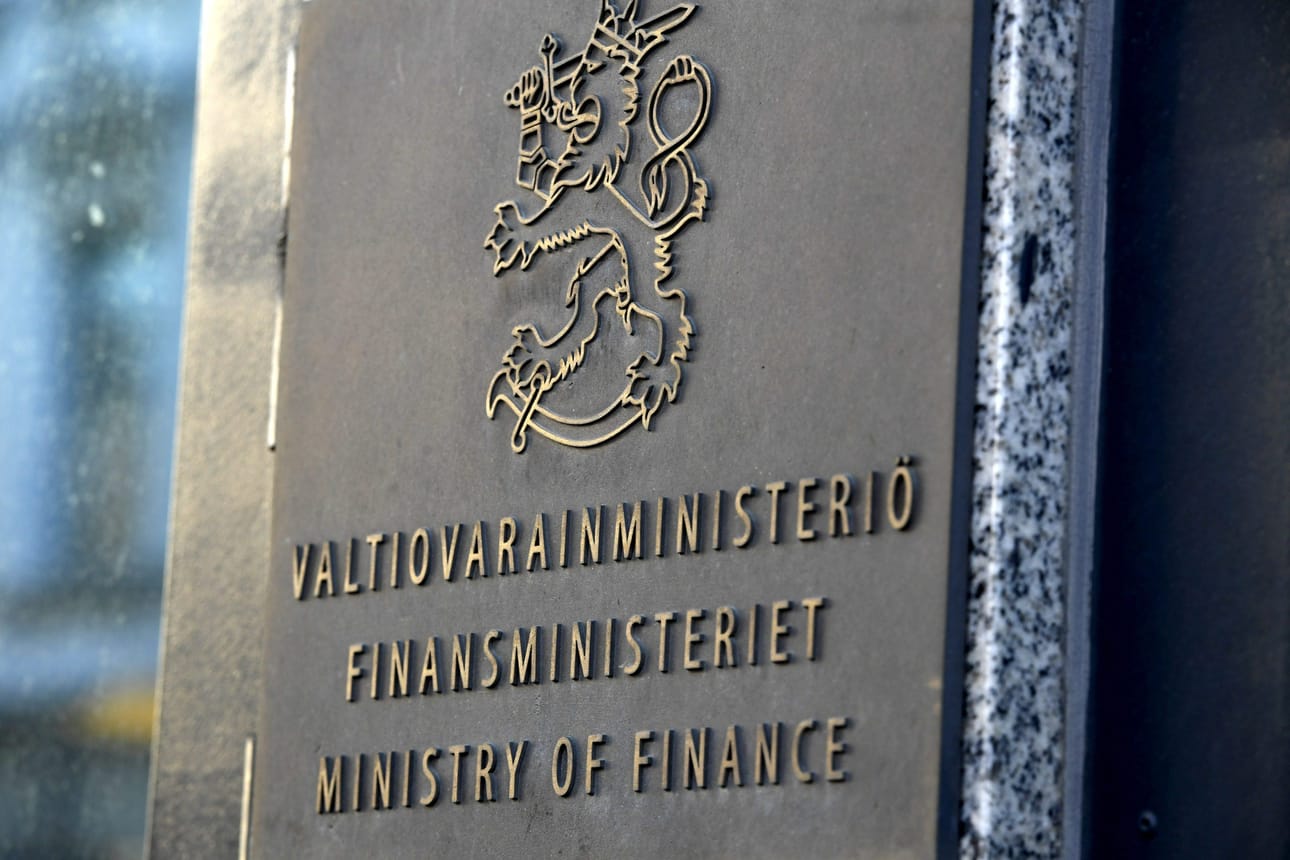 Valtiovarainministeriön esityksessä on 650 miljoonan euron edestä lisäyksiä, joita ohjataan mm. sähkötukeen, itärajan aitauskokeiluun ja Nato-jäsenyyden valmisteluun. LEHTIKUVA / HEIKKI SAUKKOMAA