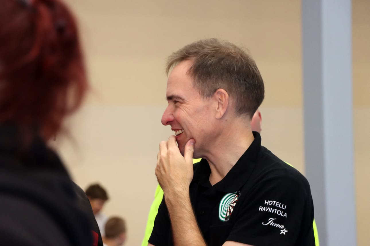 Kai Peltola otti kultaa Ähtärissä. Kuva Tarinan Tikan järjestämistä kisoista Jurvan liikuntahallilta vuodelta 2024.