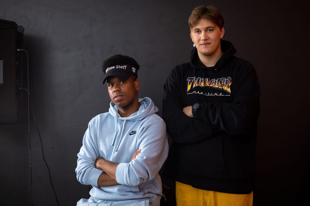 Juha-Miguel Peltomaa ja Joacim Viljamaa haluavat Rytmisesti viitottua runoutta -projektillaan tehdä musiikista saavutettavampaa.