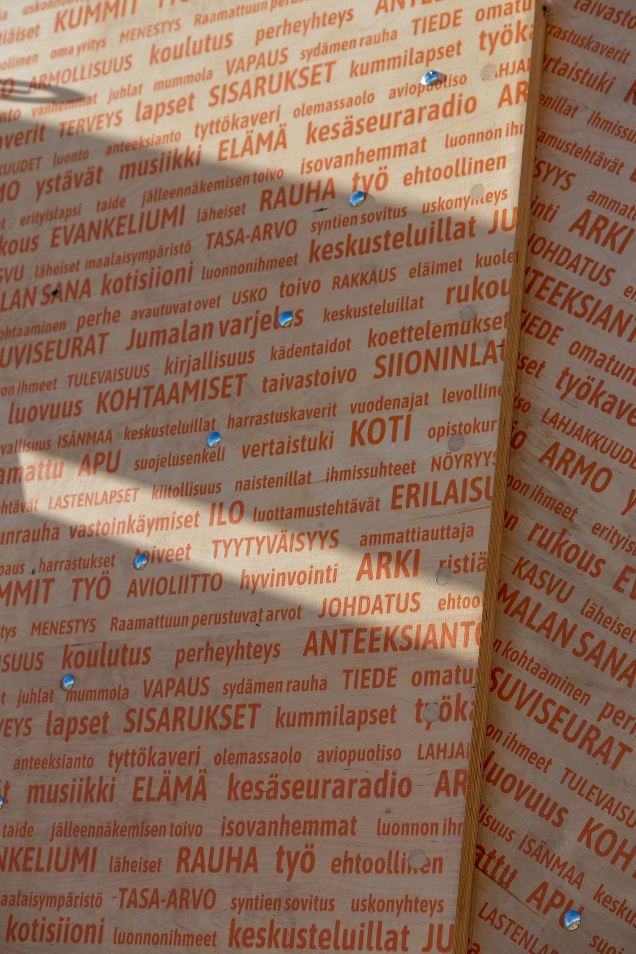 Juhlaportin taustalla on ajatuksia, jotka liittyvät vuoden teemaan "Herra siunatkoon sinua".