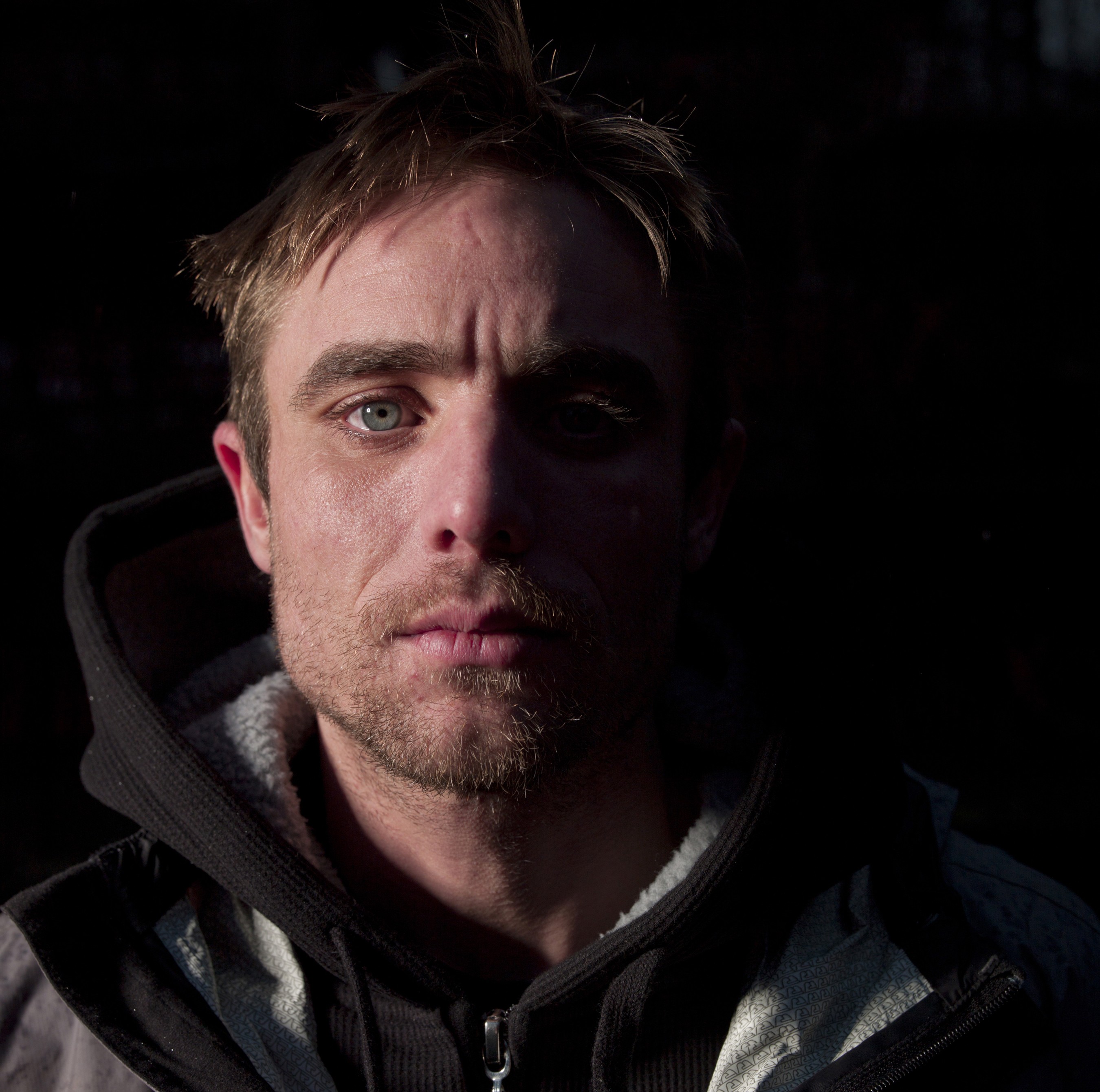 Jake Anderson, 38, sanoo olevansa sama ja eri henkilö kuin Hengenvaarallisessa saaliissa. Sarjassa näkyy hänen kalastajanelämästään yleisöä viihdyttävimmät osat.