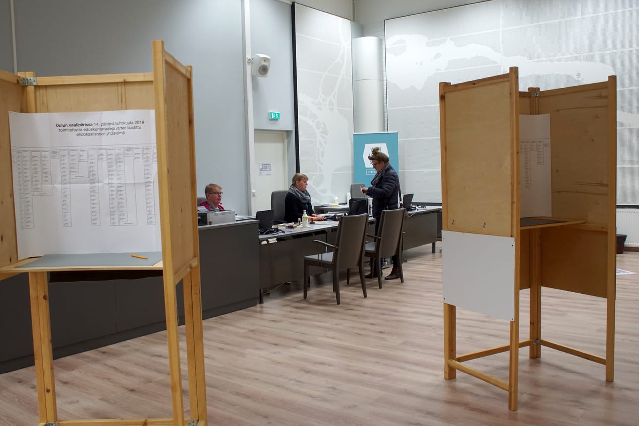 Sunnuntaina käydään eduskuntavaalit. Silloin voi äänestää ainoastaan omassa äänestyspaikassa. Pudasjärvellä äänestysalueita on kuusi. Niiden äänestyspaikat ovat Nokipannu Oy eli Ervastin entinen koulu, Niemitalon Juustola, kaupungintalo, Sarakylän koulu, Siuruan työväentalo ja Hirvaskosken koulu.