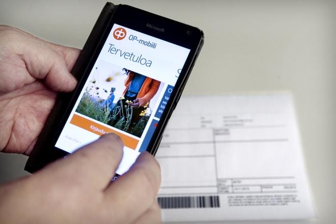 – Asiakkaamme käyttävät mobiilipalvelujamme, verkkoneuvottelua ja monia muita digitaalisia palvelujamme ja ovat vähentäneet asiointia konttorissa, kertoo toimitusjohtaja Olli Tarkkanen OP:n tiedotteessa. Kuva: Jouko Hänninen / arkisto