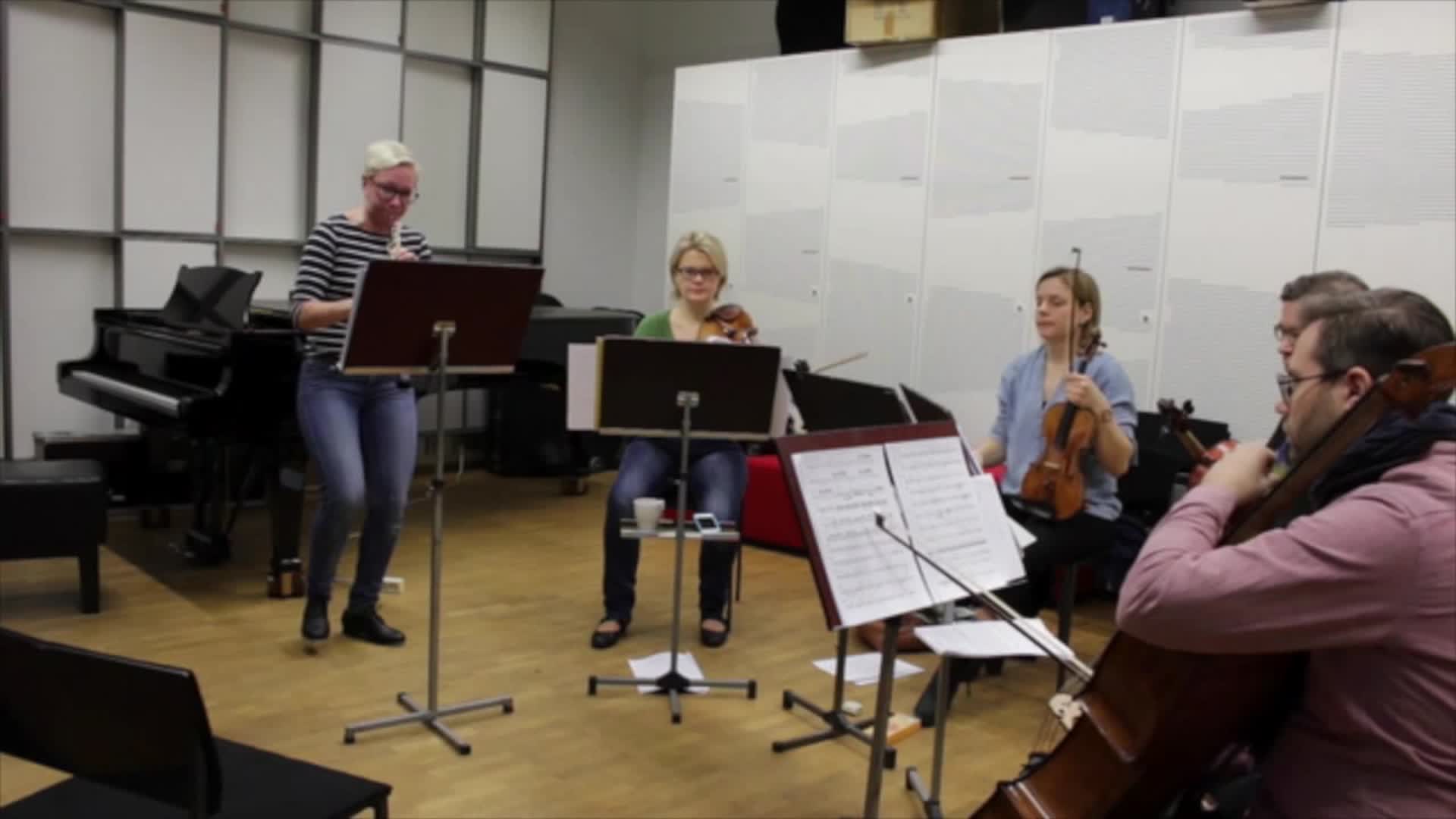 Miten nykymusiikkiteosta pitäisi kuunnella?