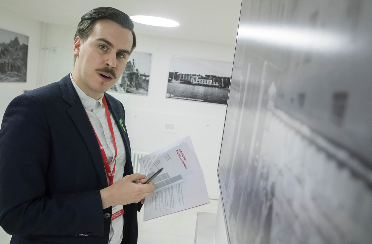 Kansanedustaja Matias Mäkynen (sd.) on pääministeri Sanna Marinin pitkäaikainen ystävä. Hän ei ole kuitenkaan kunnostautunut yöelämässä, vaan politiikassa.