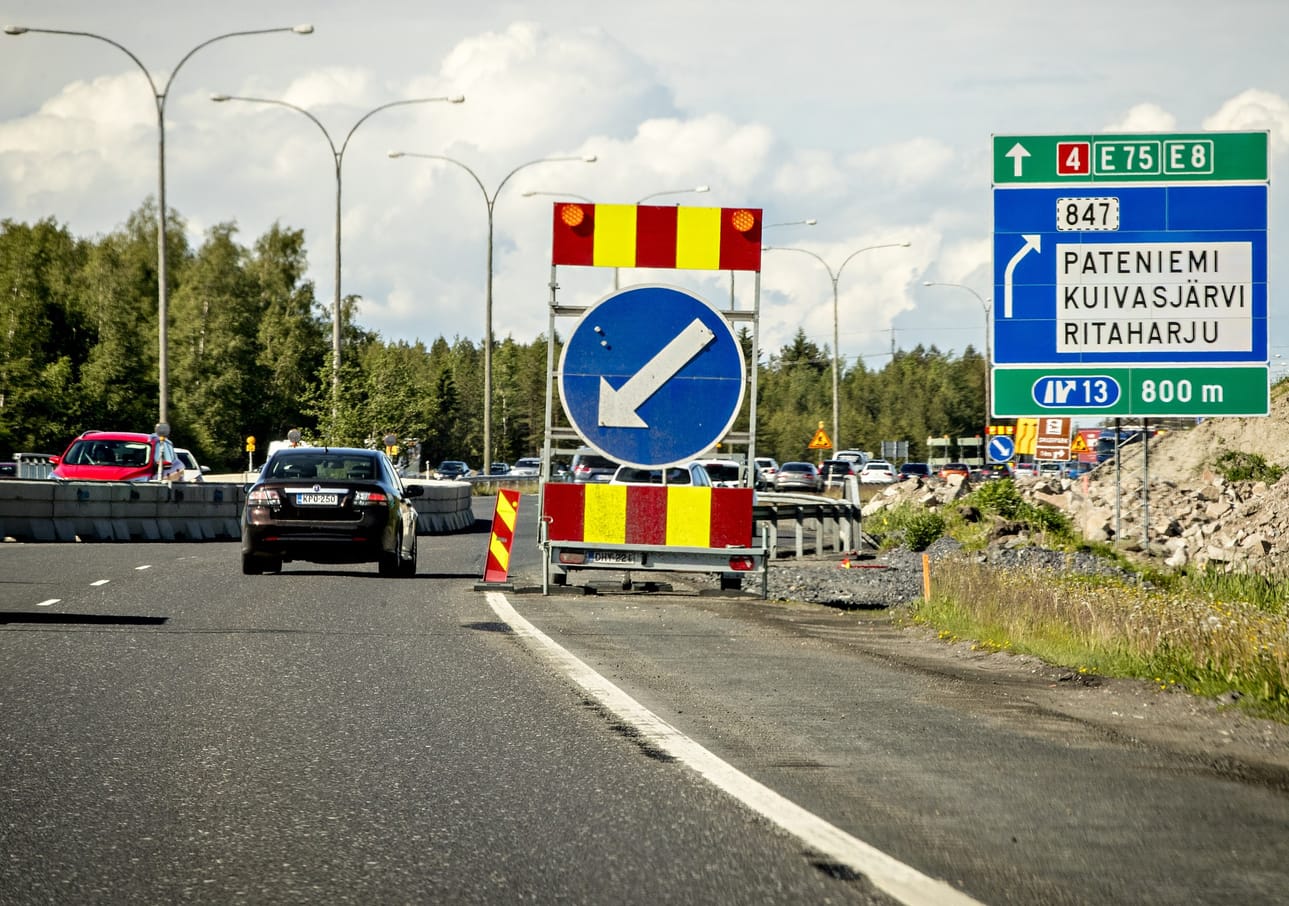 Linnanmaan eritasoliittymä jakaantuu keskiviikosta 17. heinäkuuta alkaen kahteen haaraan. Kuvituskuva ei esitä kyseenomaista ramppia.
