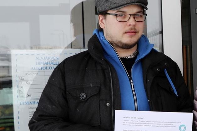 Jere Vähäsarja toivoo, että Ohjaamon toiminta ja ystävänpäivän tapahtuma tavoittaisi suuren joukon alle 30-vuotiaita nuoria. KUVA: SARI HEINILÄ
