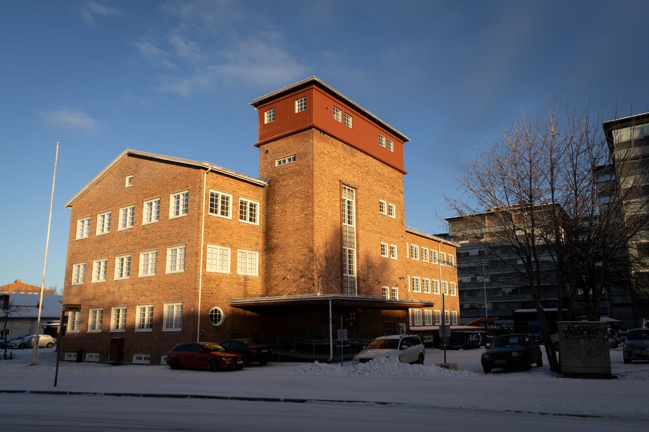 Alakylän koulun väistötiloissa muuttopuuhat käynnistyivät loppiaisaattona.