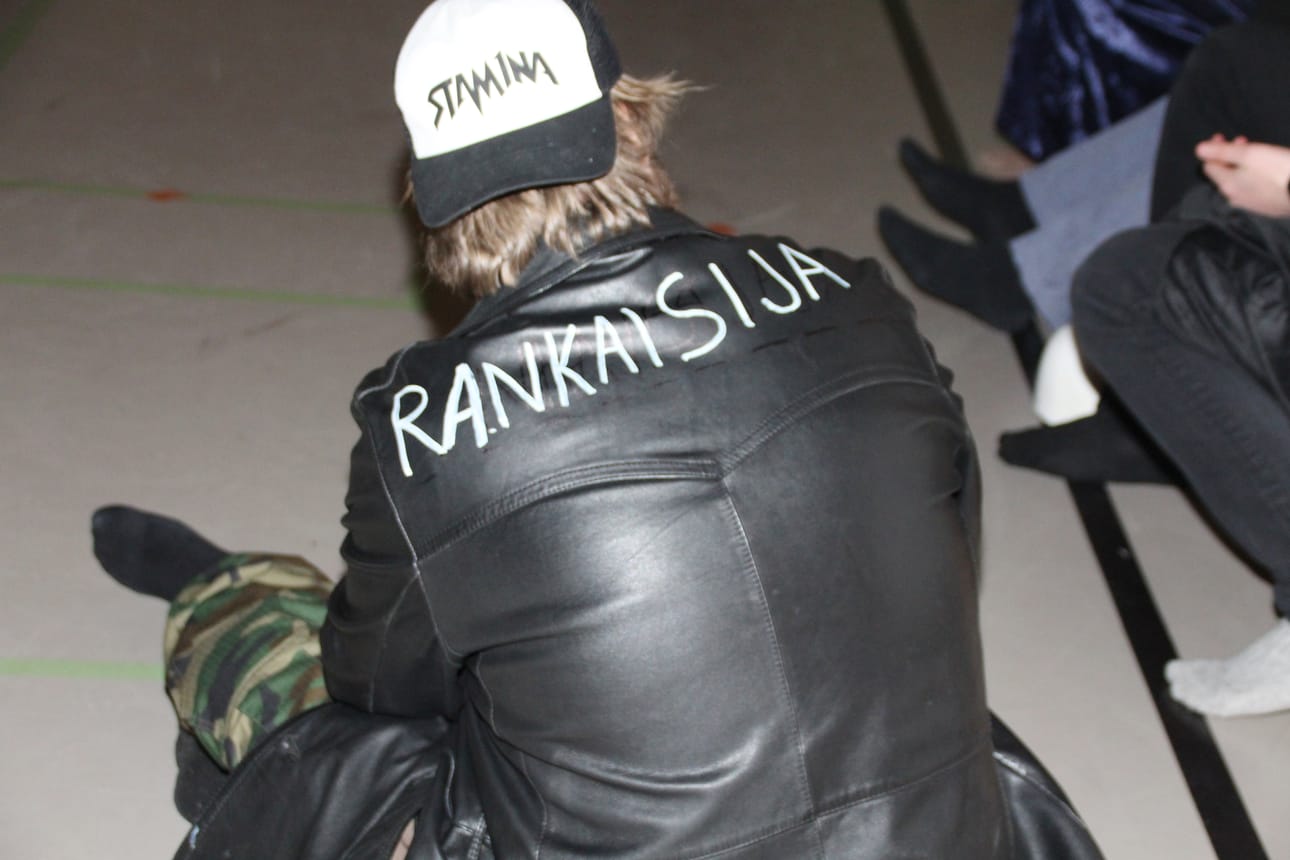 Rankaisija ruiskautti vettä niskaan. Kuva Kirsi Junttila