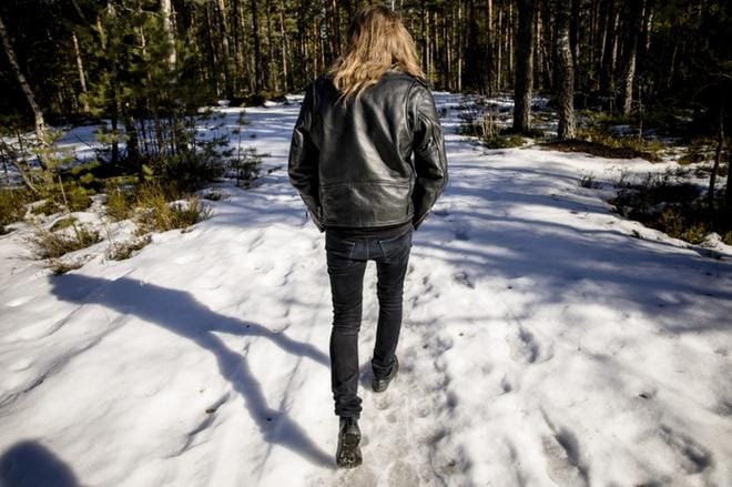 Muusikko Anssi Kela tunnustaa, ettei Nummelan harjulla ole sellaista paikkaa, josta voisi katsella nukkuvaa Nummelaa, kuten hän hittibiisissään laulaa. – Se on runollisesti ilmaistu. Oikeasti täältä näkyy vain puita.