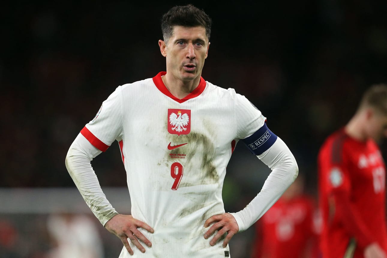 Robert Lewandowski kertoi sosiaalisessa mediassa, ettei pelaa maajoukkueessa, koska päävalmentaja Michal Probierz luotsaa Puolaa. AFP/LEHTIKUVA