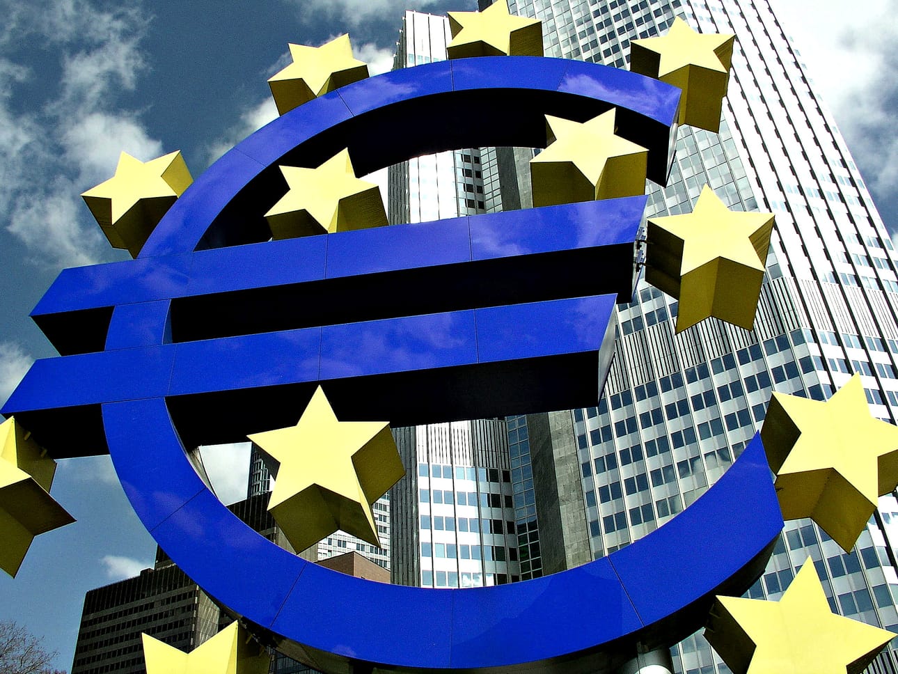 Euroalueella odotellaan ohjauskoron nostoa.