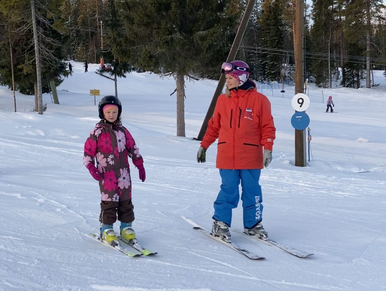 Annikki Jaakkola pääsi ensimmäistä kertaa suksille Heidi Terentjeff-Jaurakkajärven opissa.