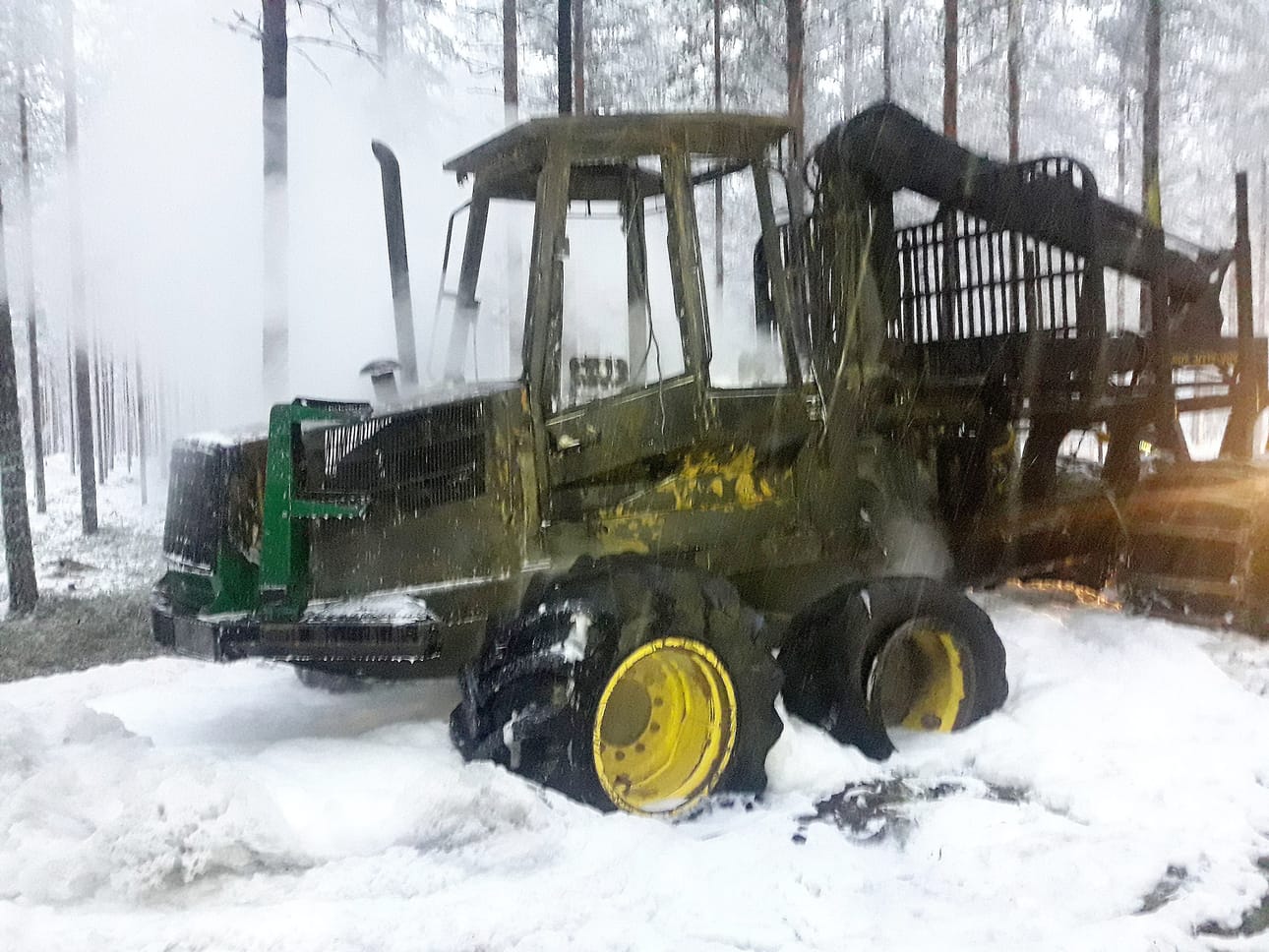 Palon syttymissyytä ei tiedetä, mutta useimmissa vastaavissa tapauksissa on ollut syynä sähkövika. Palo ei aiheuttanut vaaraa sivullisille, eikä talvisessa säässä tulen leviämisenvaaraa ole.