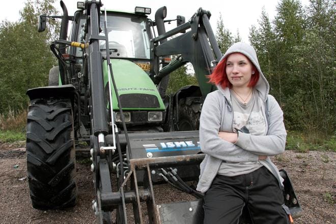17-vuotias kauhajokelainen Vilma Nurminen kirjoitti jokin aika sitten Facebookiin kovan kertomuksen maaviljelijöiden vaikeuksista. KUVA: JORMA HAVULA