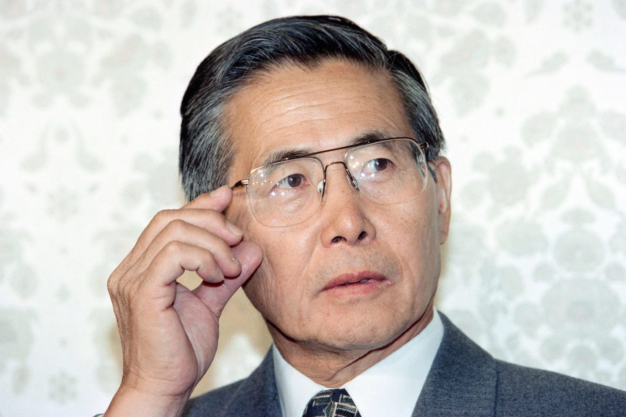 Vuosina 1990–2000 Perun presidenttinä toiminut Alberto Fujimori vietti 16 vuotta vankeudessa rikoksista ihmisyyttä vastaan. Arkistokuva vuodelta 1996. LEHTIKUVA/AFP