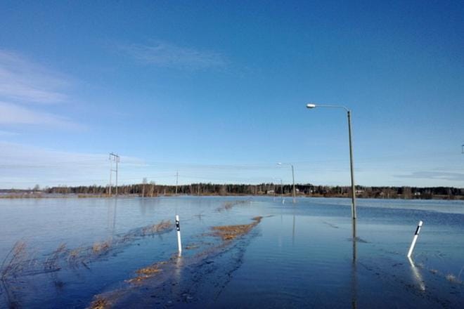 Tältä näytti Katilantiellä kevättulvien aikaan vuonna 2013. KUVA: LUKIJAN KUVA/ARKISTO