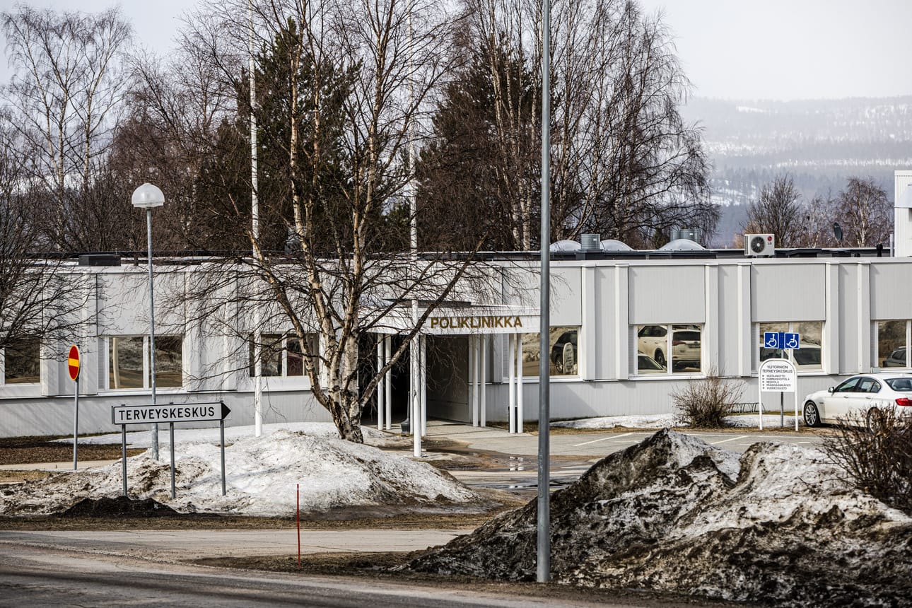 Ylitornion terveyskeskus joutui huhtikuussa koronaepidemian keskiöön, kun moni sen henkilökuntaan kuuluvista sairastui. Nyt tilanne on rauhoittunut, ja väki on päässyt pitkälti palaamaan töihin. Koko kunnassa uusia koronatartuntoja ei ole ilmennyt muutamaan päivään.