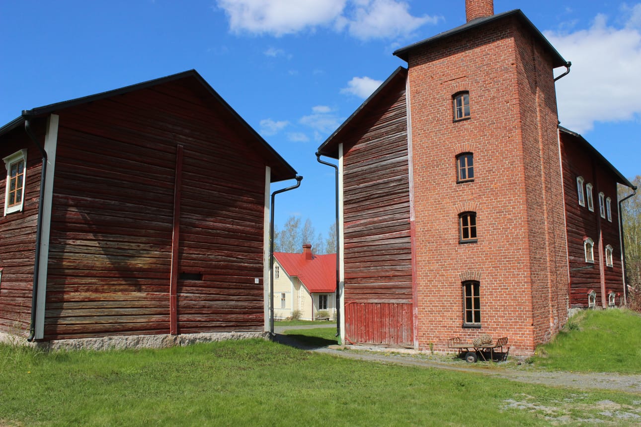 Kohde myydään huutokaupalla.