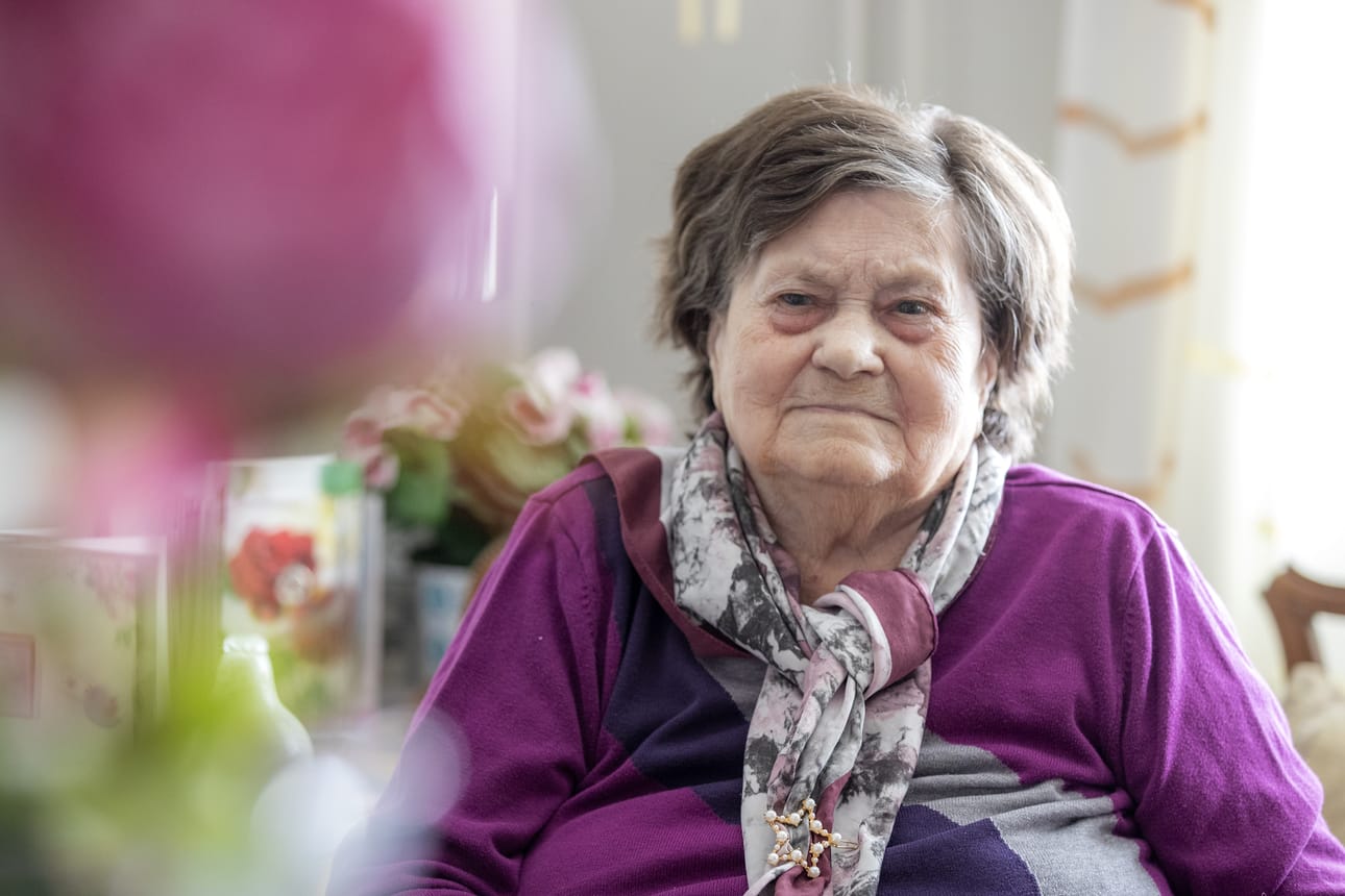 Oulussa asuva Martta Inkala täytti lauantaina 100 vuotta. Kuusamossa syntynyt Inkala on ahkera käsityöharrastaja, joka ompeli vaatteet kolmelle tyttärelleen.