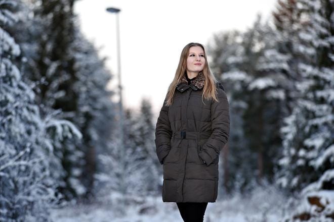 Musiikki on Seinäjoen lukiosta vuonna 2018 ylioppilaaksi kirjoittaneelle Teresa Stürzenbergerille samaan aikaan sekä harrastus että asia, mitä opiskelee. – Se ei ole tuntunut työltä koskaan, varusmiessoittokunnan laulajana aloittava laulajatar sanoo. KUVA: TOMI KOSONEN
