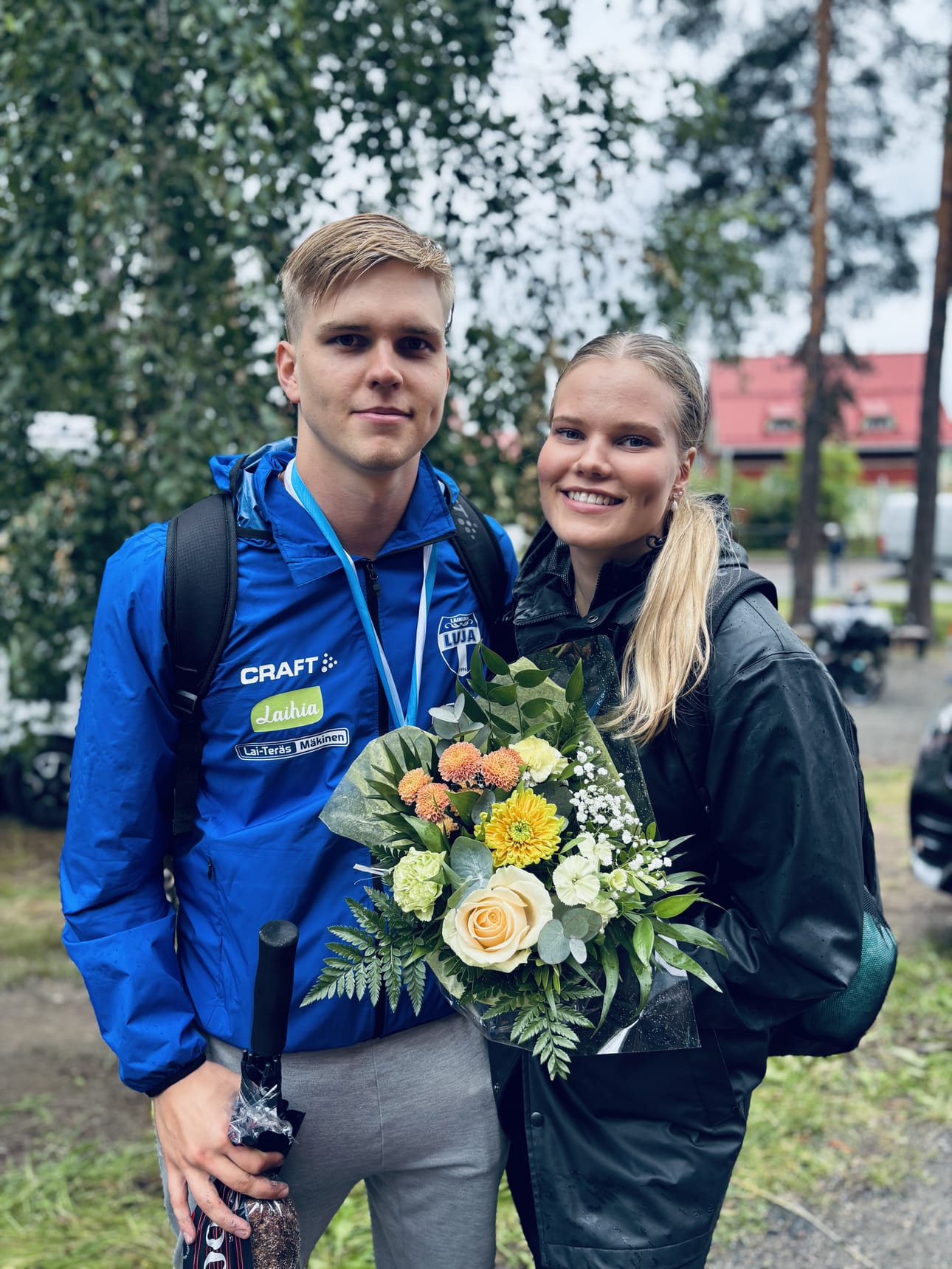 Juho Alasaari ja Siiri Alasaari tietävät, mitä urheilu vaatii. Nuori pari meni naimisiin syksyllä 2024.
