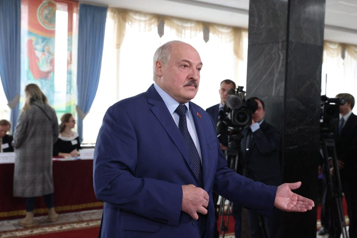 Perustuslain peukaloinnilla Lukashenka seuraa Venäjän Vladimir Putinin jalanjäljissä. LEHTIKUVA/AFP