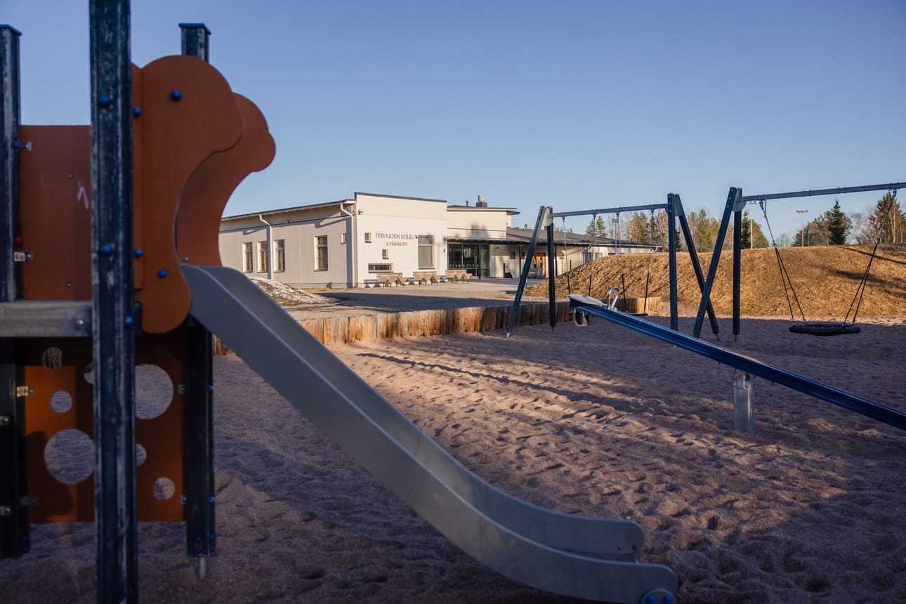 Jokisen perheen arki hankalaituu, kun Tervajoen koulun eskarilaiset siirtyvät Villin lännen päiväkotiin.