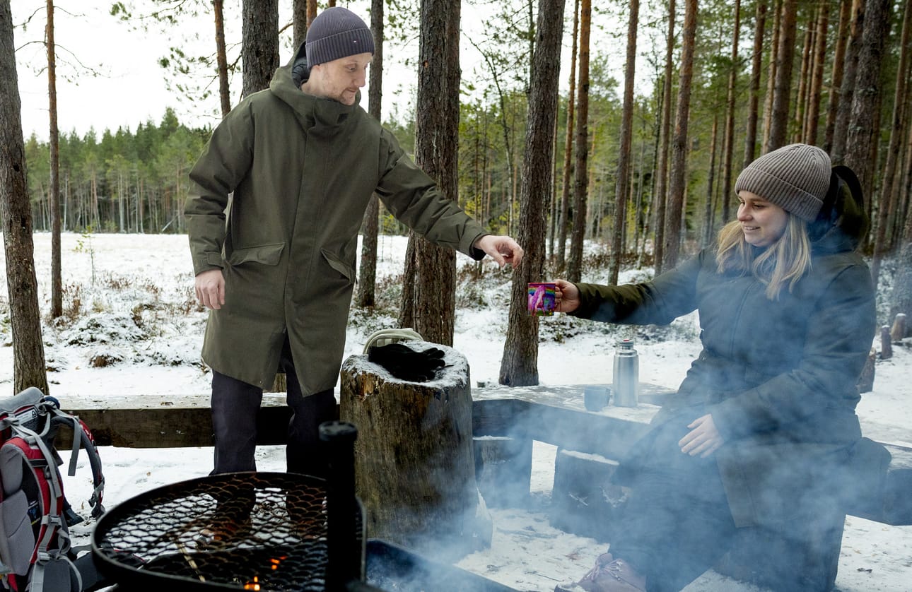 Onni Moilanen ja Jenni Juntunen tulistelivat Pahalammen laavulla.