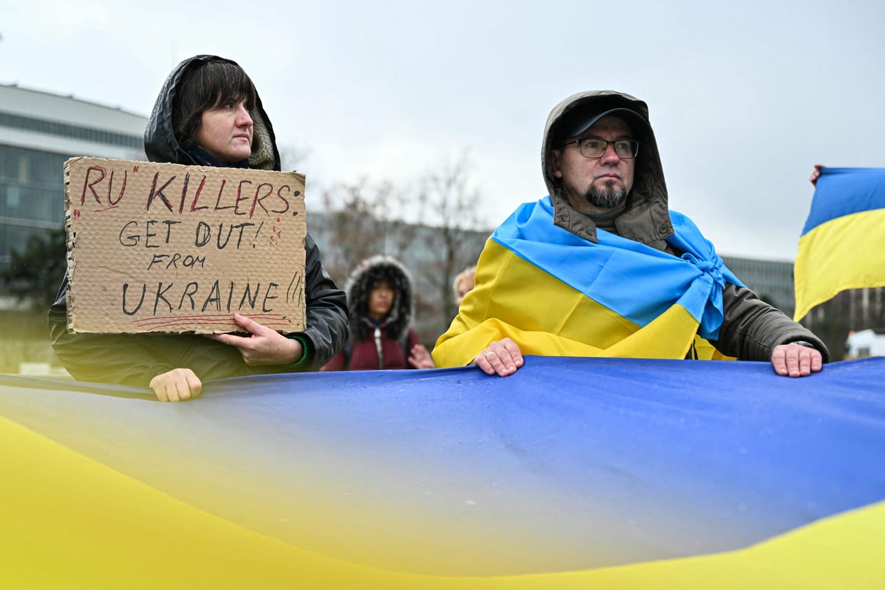 Genevessä nähtiin tiistaina Ukrainaa tukevia mielenosoituksia.