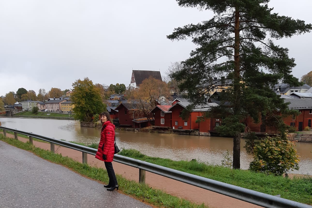 Iiris Kuusinen on kotoisin Siikajokivarresta ja elää nyt Porvoonjoen lähellä. – Olemme asuneet täällä viisi ja puoli vuotta. Ruukin jälkeen Porvoo on kotoisin ja tutuin ympäristö, Iiris Kuusinen sanoo.