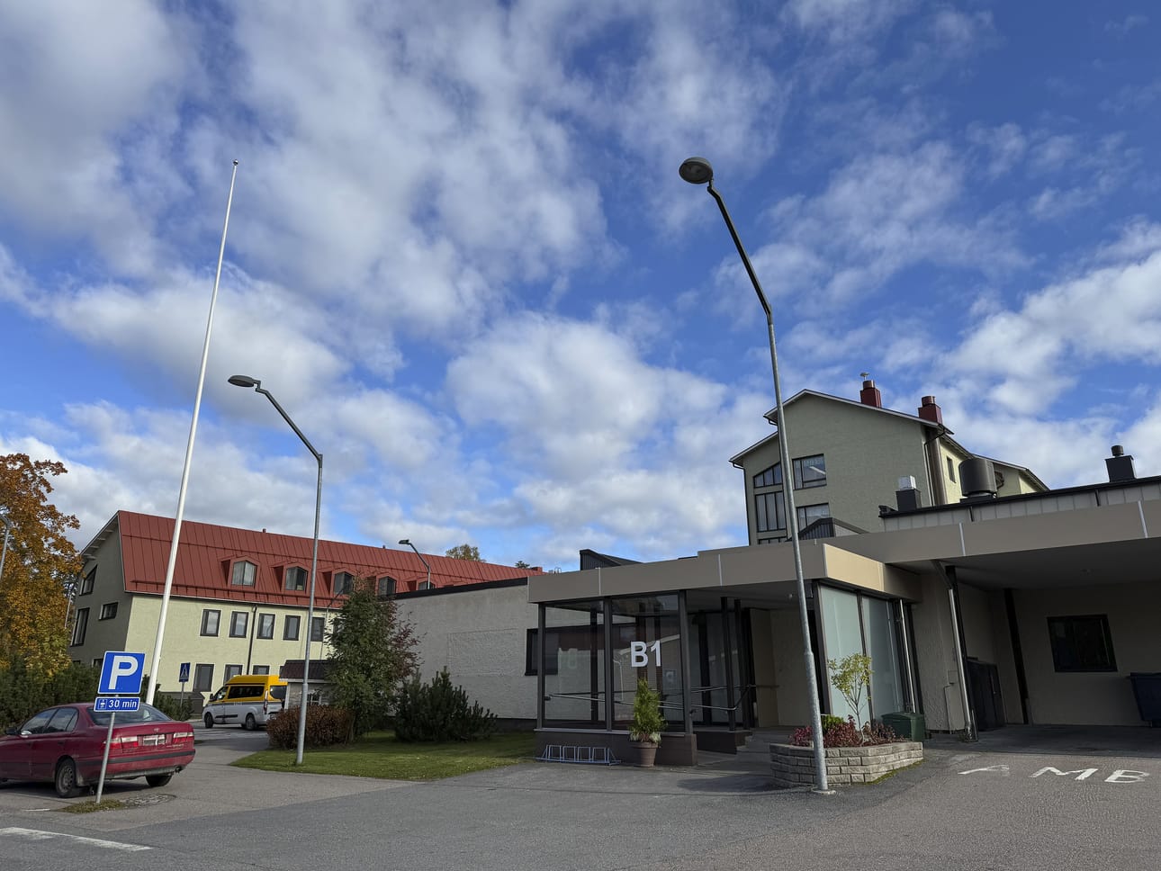 Aluehallituksen edustajat ovat vierailleet Oulaskankaalla ja tutustuneet sekä sairaalaan että sen tuottamiin palveluihin. Pohteen alueella linjataan tulevien vuosien järjestämissuunnitelmassa, mikä on Oulaskankaan profiili ja leikkaustoiminta.