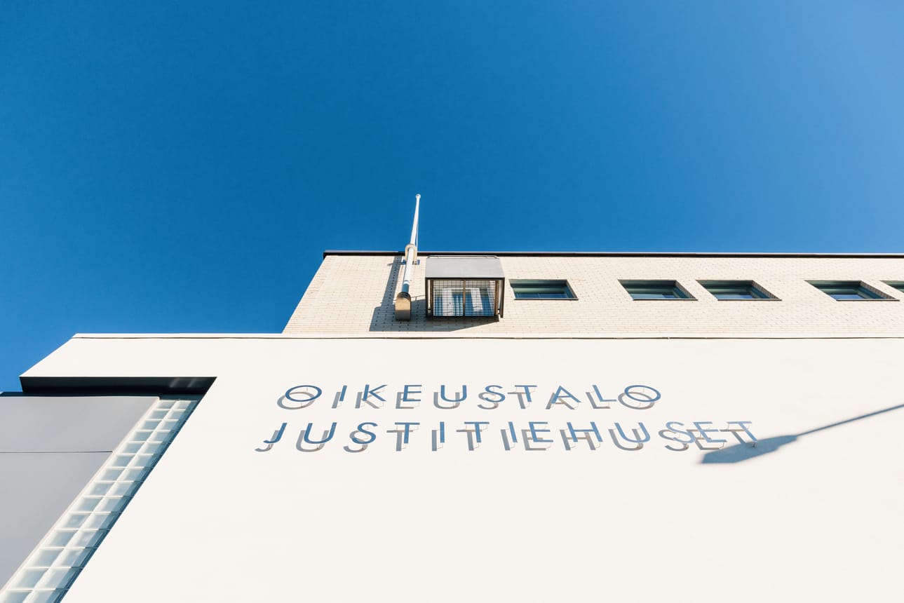 Pohjanmaan käräjäoikeus tuomitsi vaasalaismiehen toistuvasta väkivallasta samaa uhria kohtaan lähes kahden vuoden vankeusrangaistukseen.