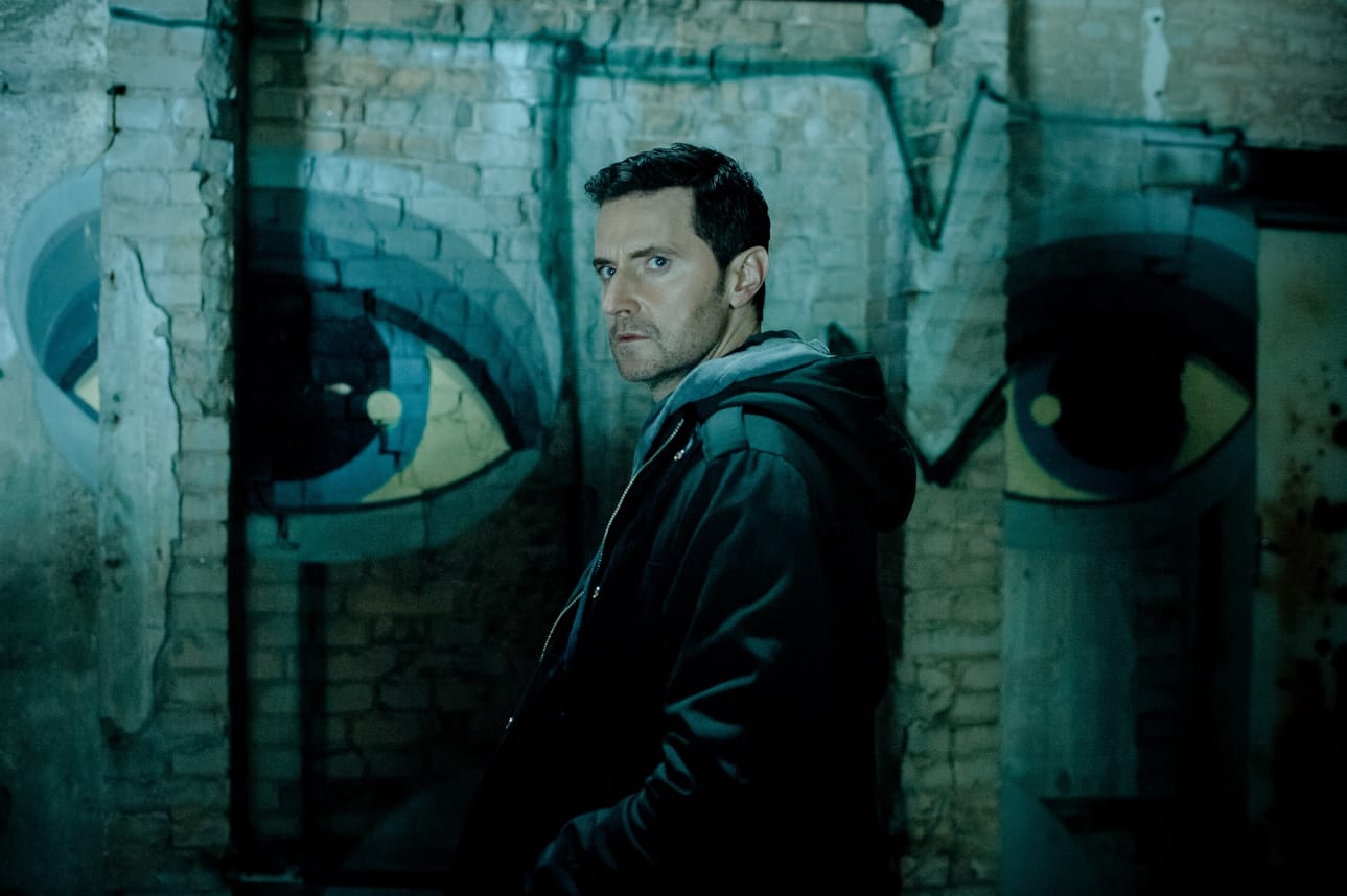 Joku kavaltaa CIA:n agentteja Berliinissä kuolettavin seurauksin, ja Daniel Miller (Richard Armitage) määrätään etsimään ilmiantajaa.