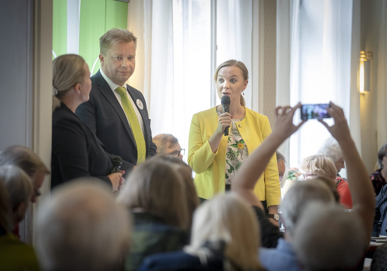 Antti Kaikkonen ja Katri Kulmuni kisaavat keskustan puheenjohtajuudesta.