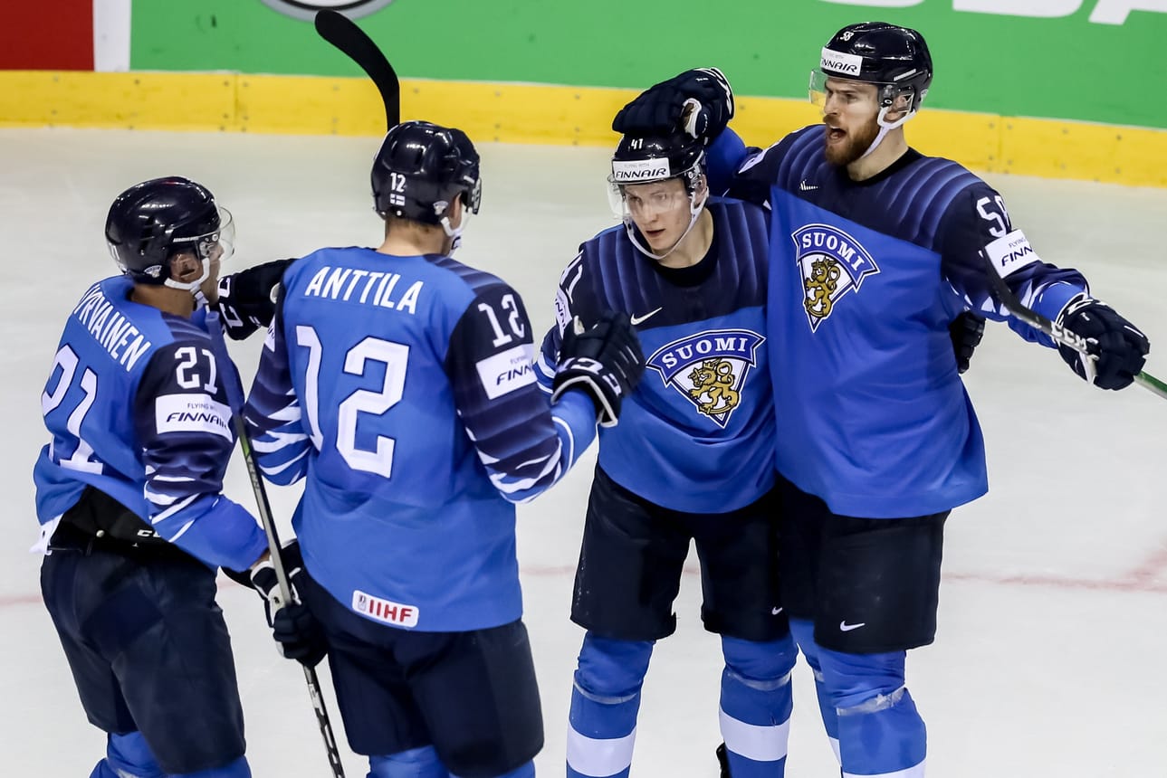 Leijonat juhlivat maaleja useaan otteeseen.