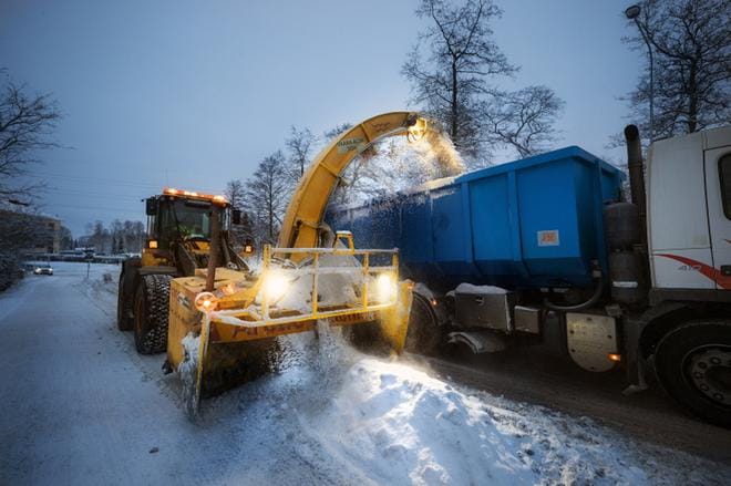 Kuntatekniikka on poistanut kaupungin vastuulle kuuluvia lumikasoja tämän ja viime viikon aikana. KUVAT: JARNO PELLINEN