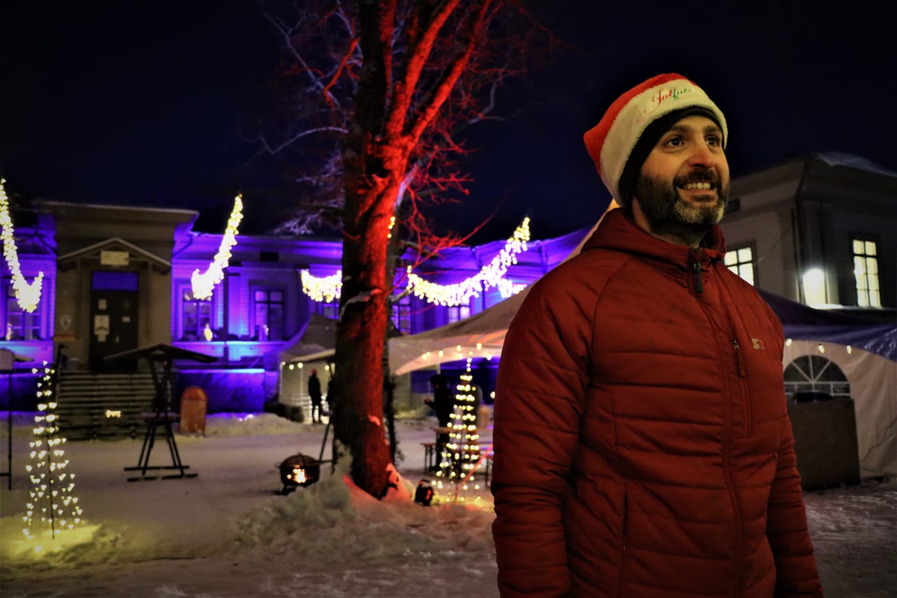 Bassel Dalloul halusi tuoda Vaasaan palasen keskieurooppalaisten joulumarkkinoiden lämminhenkistä tunnelmaa.