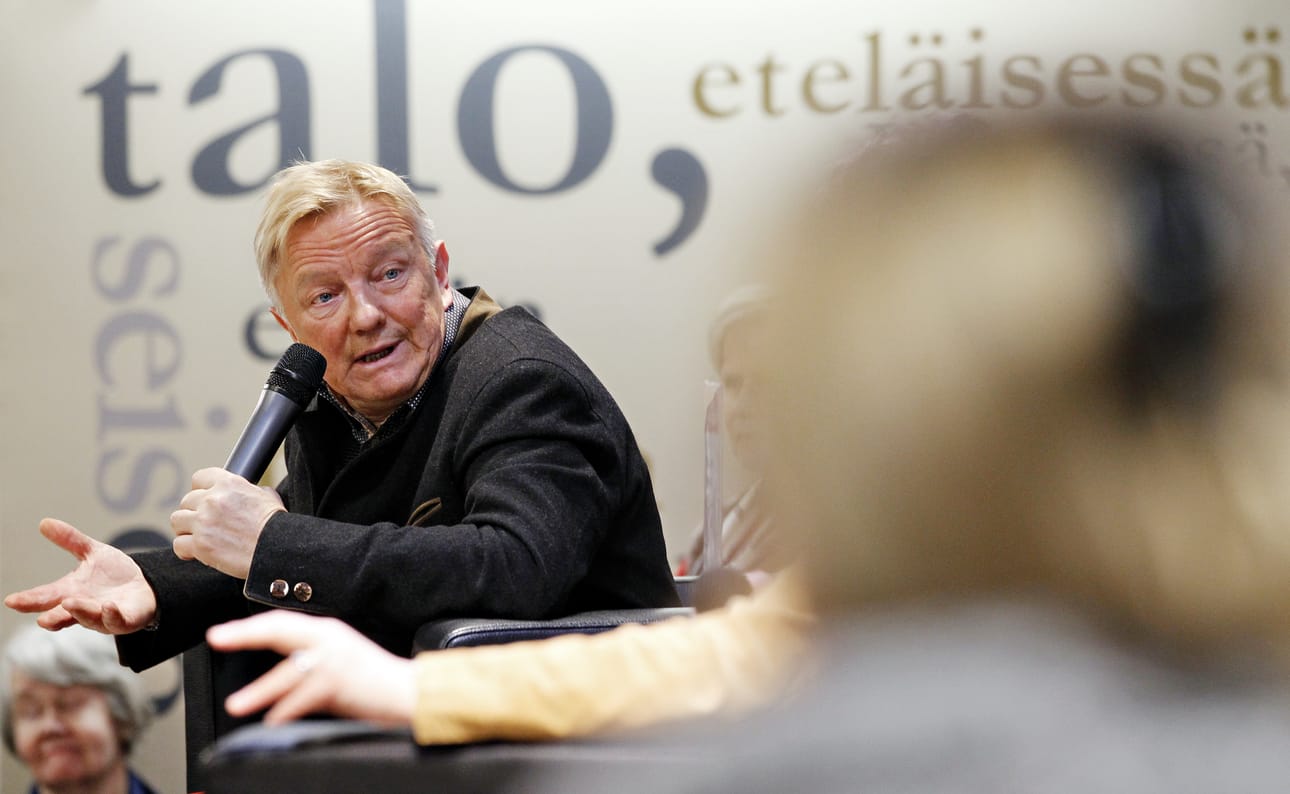 Hannu Väisänen on yksi sunnuntai-illan keskustelija.