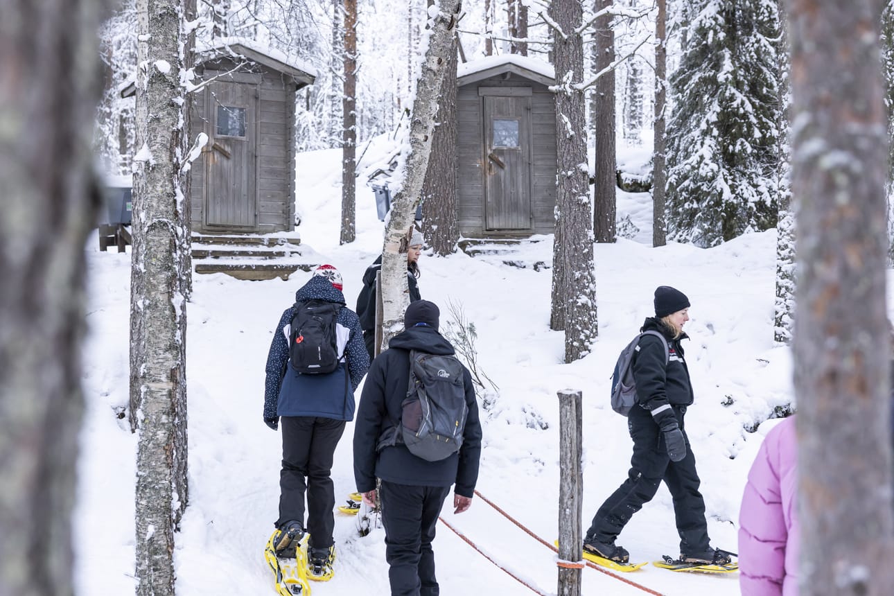 Lähellä Myllykosken päivätupaa on kaksi ulkokäymälää.
