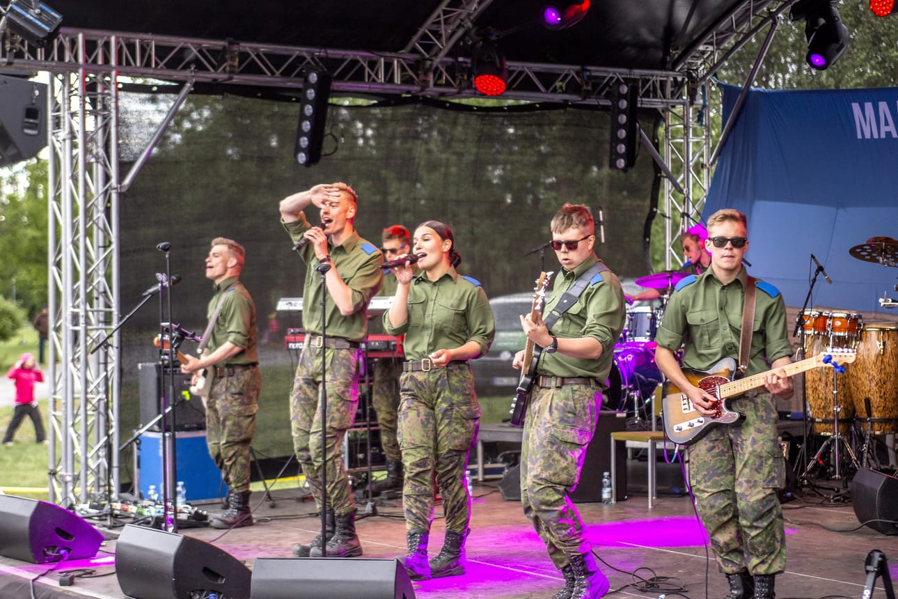 Puolustusvoimien varusmiessoittokunnan Showband.